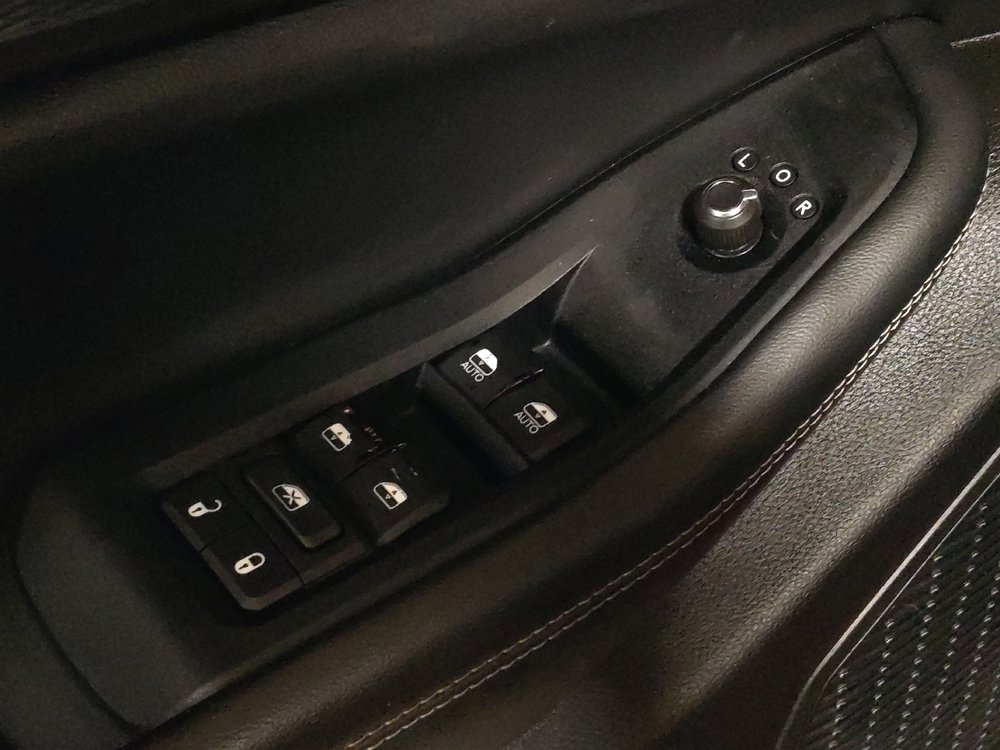 Used 2023 Jeep Grand Cherokee L Laredo RWD image 27