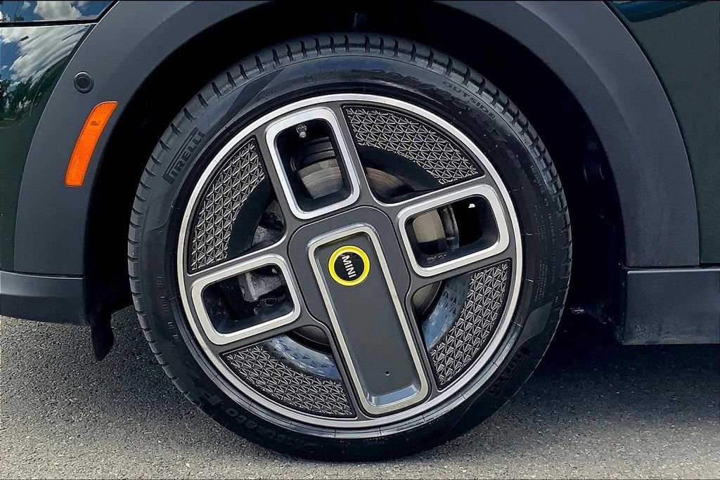 Certified 2024 MINI Cooper SE w/ MINI Resolute Edition image 10