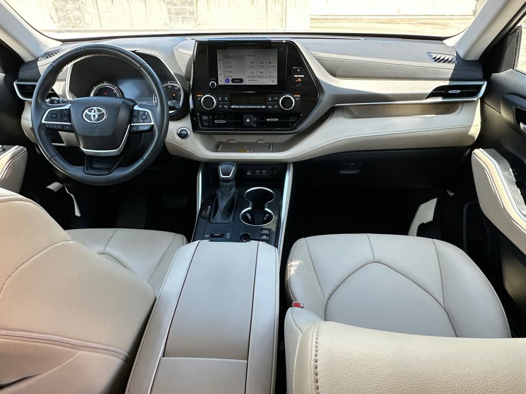 Used 2023 Toyota Highlander XLE image 17