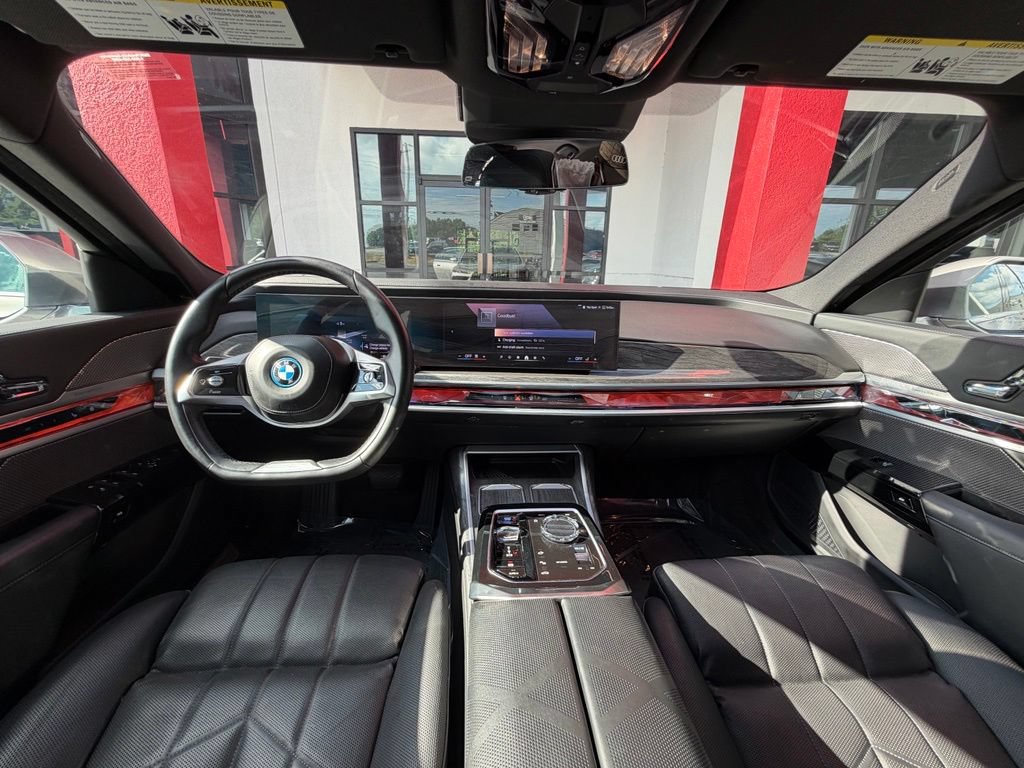 Used 2023 BMW i7 xDrive60 AWD/4WD image 25