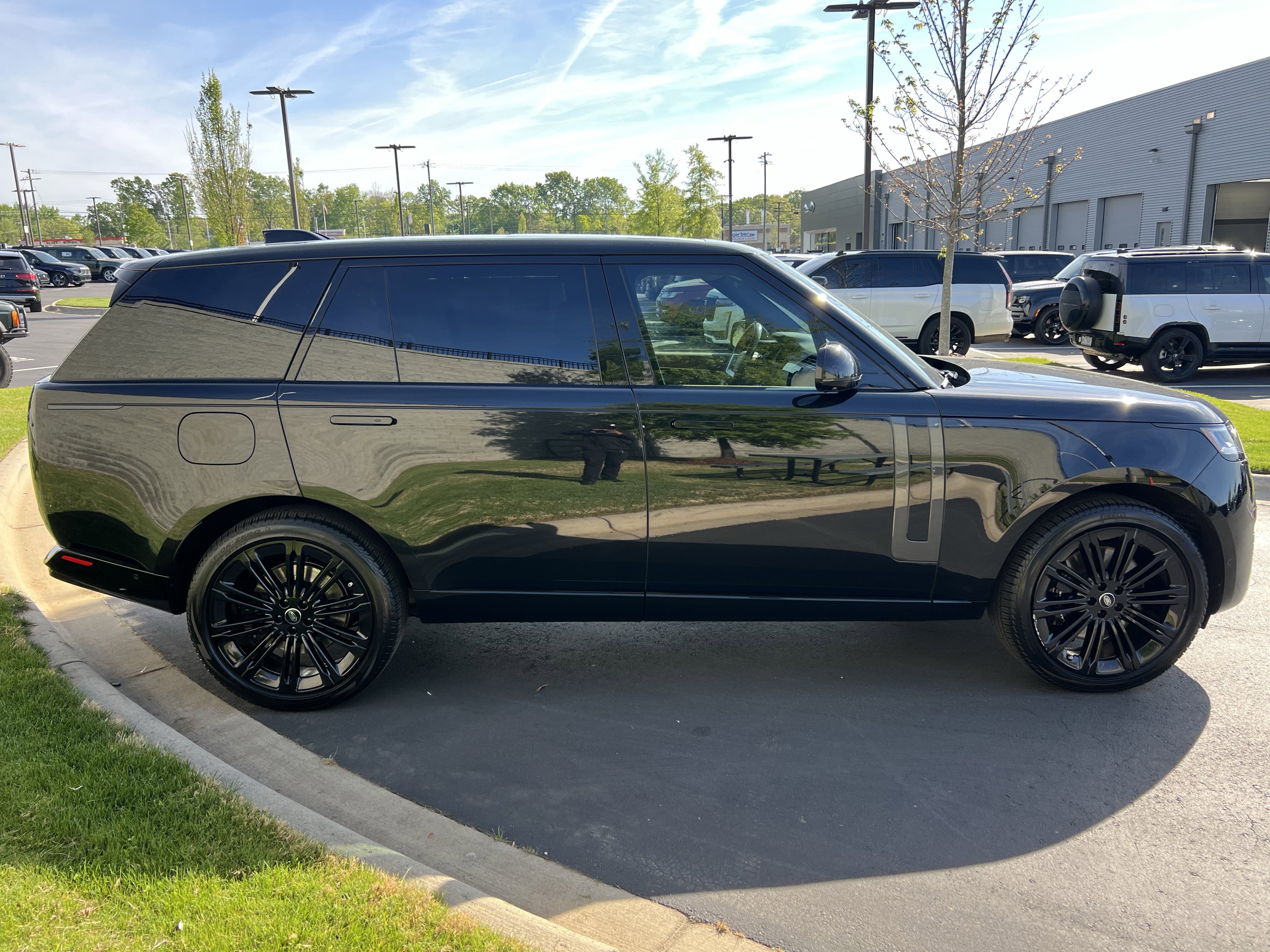 Certified 2024 Land Rover Range Rover Long Wheelbase SE AWD/4WD image 8
