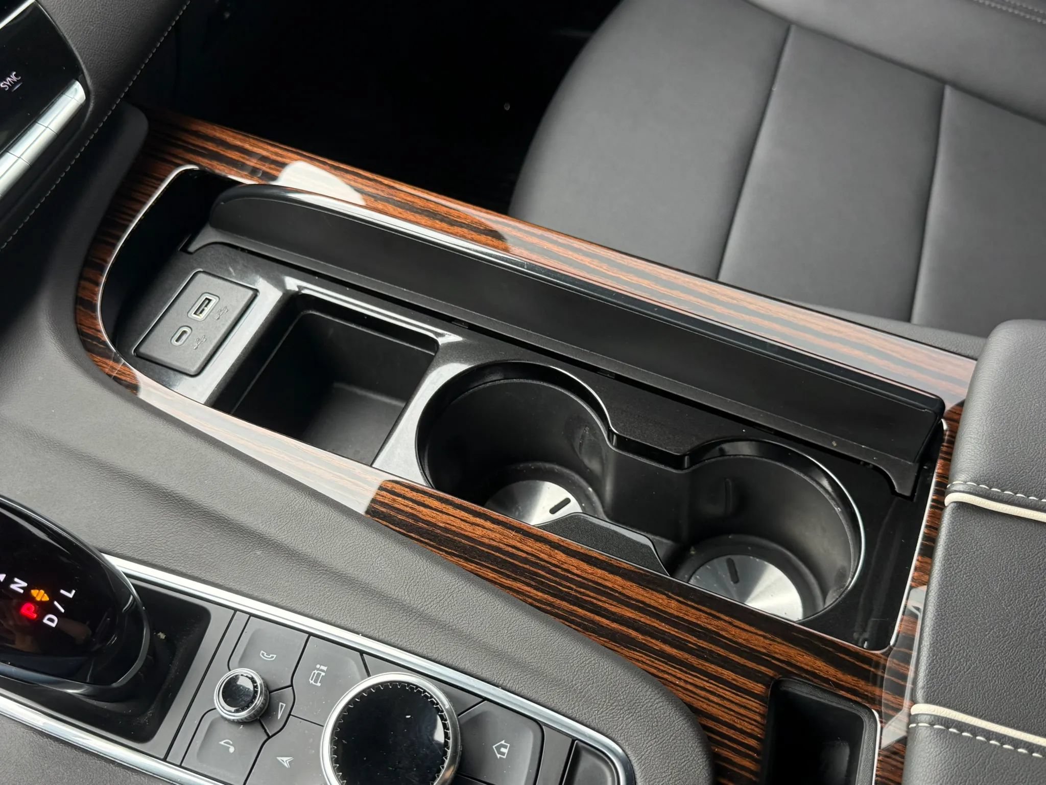 Used 2022 Cadillac Escalade ESV Luxury AWD/4WD image 20