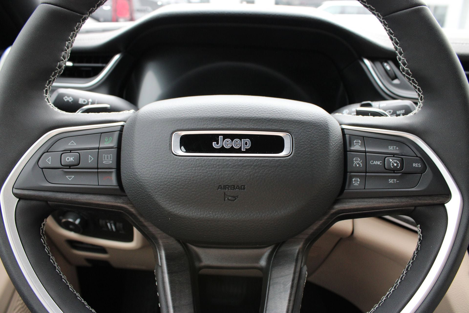New 2025 Jeep Grand Cherokee L Limited w/ Luxury Tech Group II AWD/4WD image 21