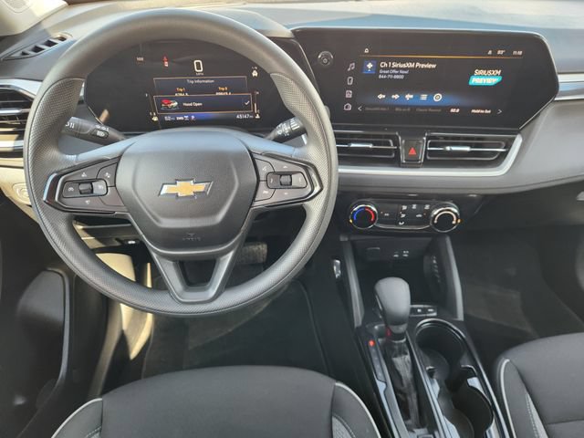 Used 2025 Chevrolet TrailBlazer LT AWD/4WD image 27