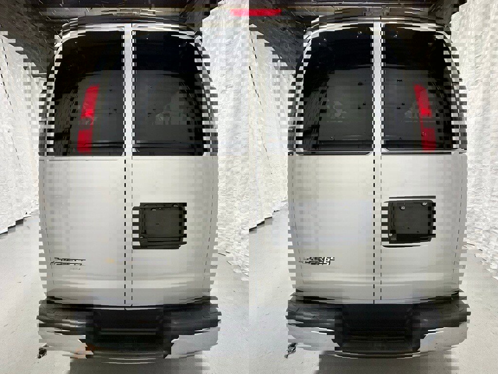 Used 2025 Chevrolet Express 3500 LT w/ LT Preferred Equipment Group image 6