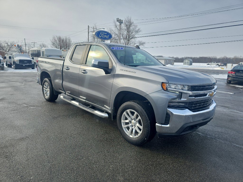 Used 2021 Chevrolet Silverado 1500 LT w/ Convenience Package II image 4