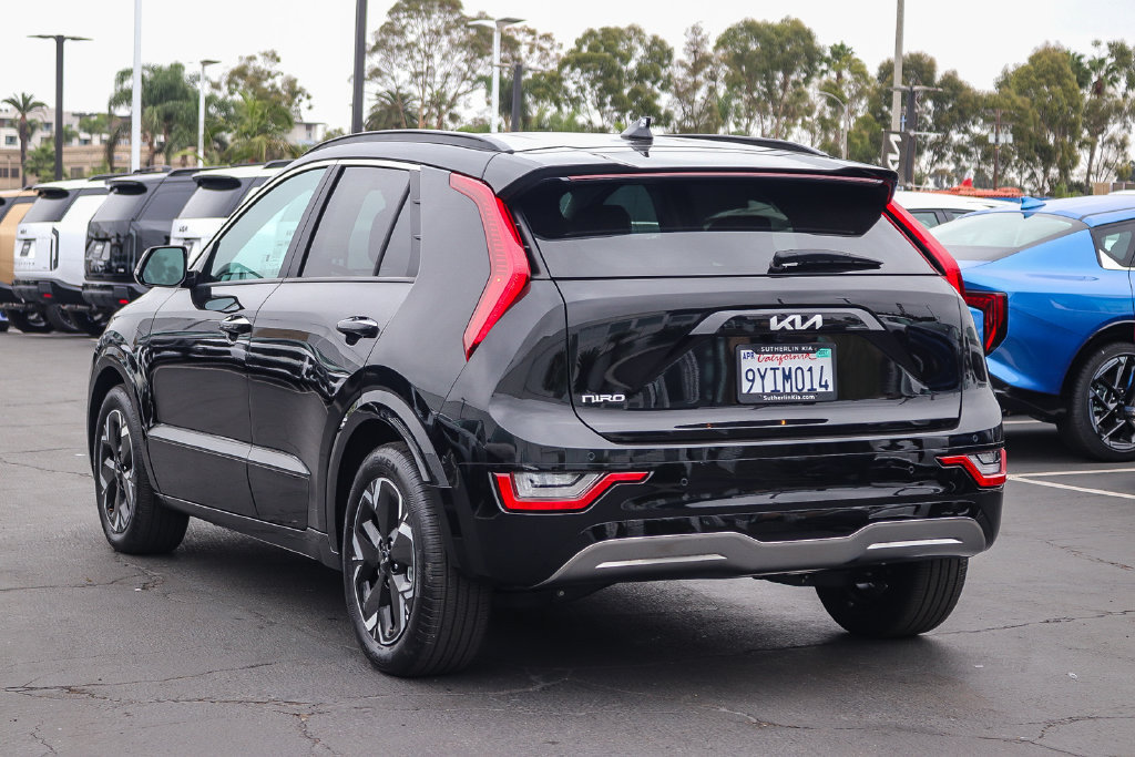 Certified 2025 Kia Niro Wave w/ Wave Preserve Package FWD image 6