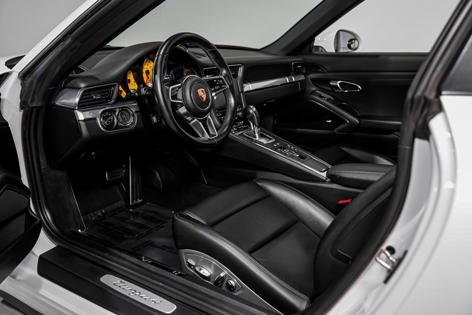 Used 2017 Porsche 911 Targa 4 AWD/4WD image 10