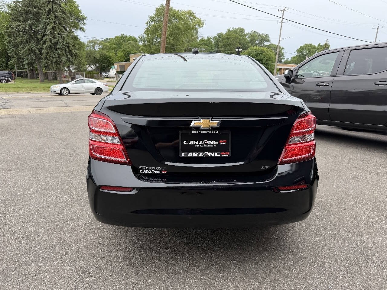 Used 2017 Chevrolet Sonic LT FWD image 5
