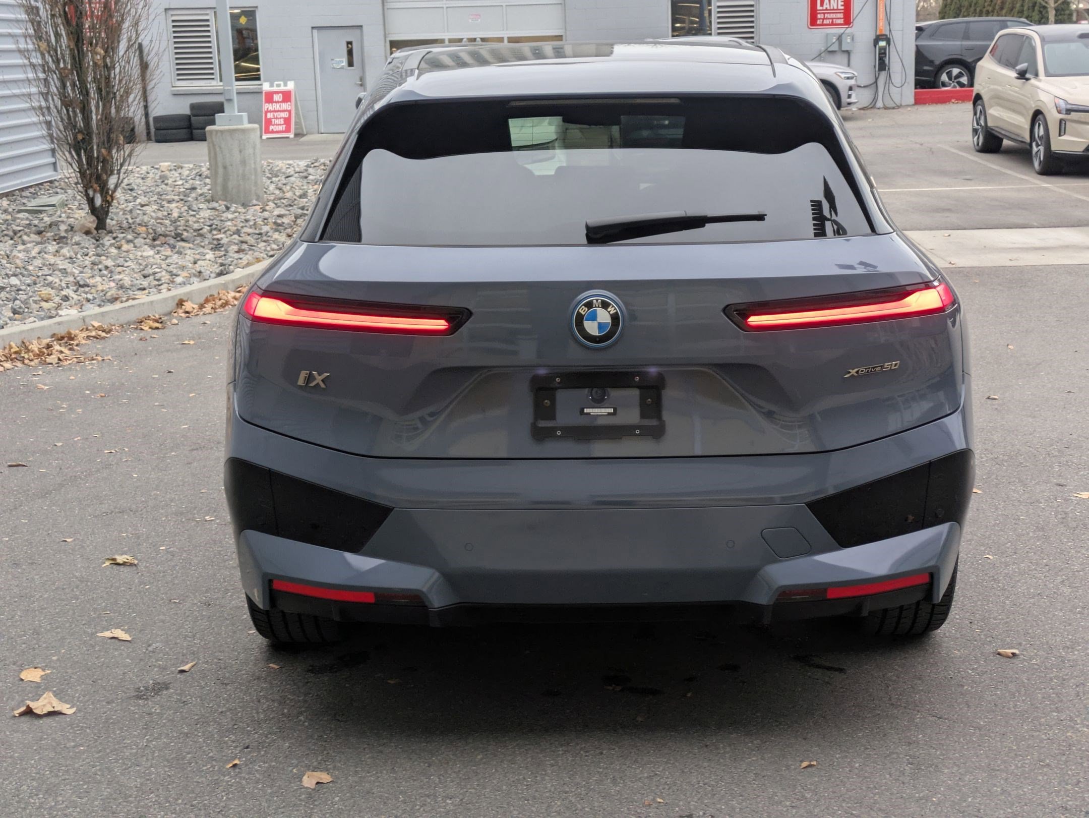 Used 2022 BMW iX xDrive50 w/ Premium Package image 4