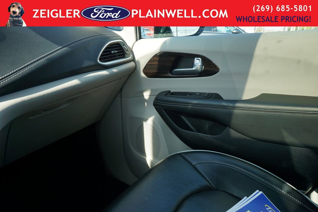 Used 2024 Chrysler Pacifica Limited FWD image 36