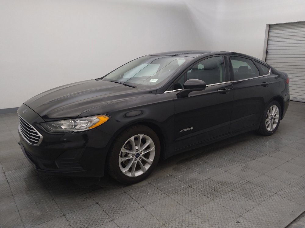 Used 2019 Ford Fusion SE FWD image 2