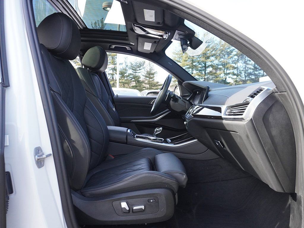 Used 2023 BMW X5 xDrive40i w/ Executive Package image 40