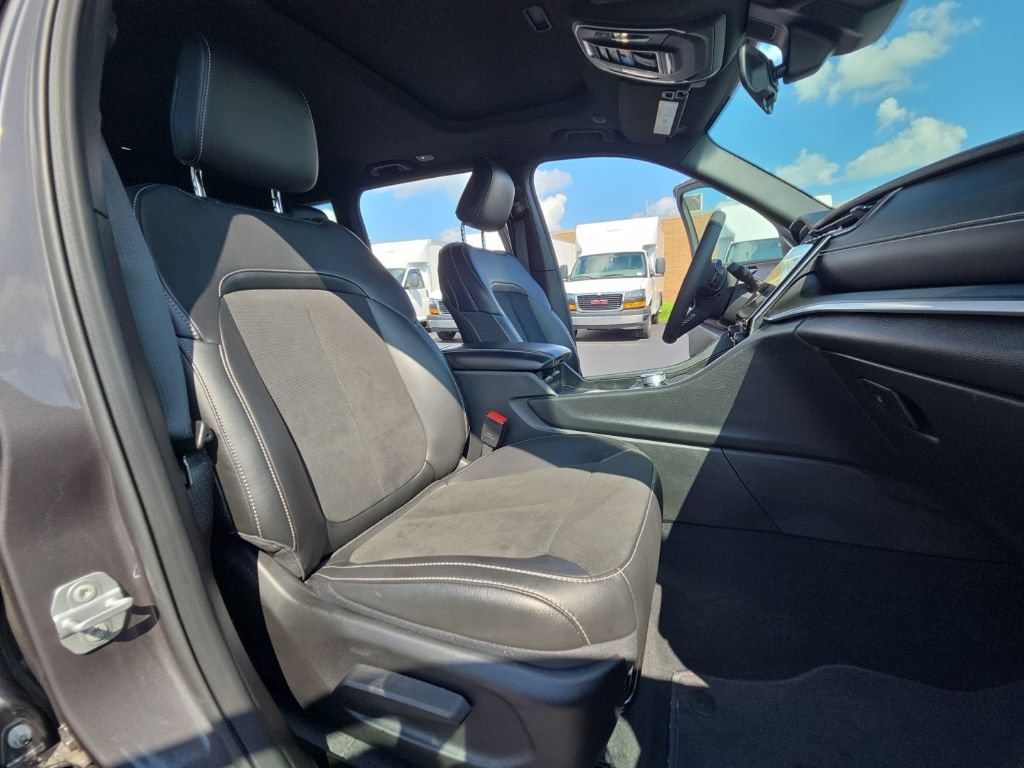 Used 2025 Jeep Grand Cherokee Altitude AWD/4WD image 25