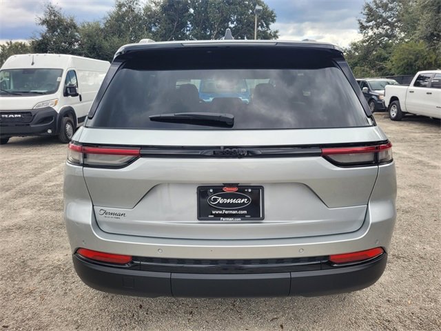 New 2025 Jeep Grand Cherokee Altitude image 12