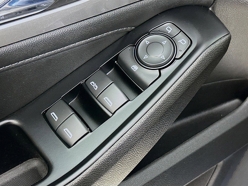 Used 2023 Chevrolet Traverse LT image 18