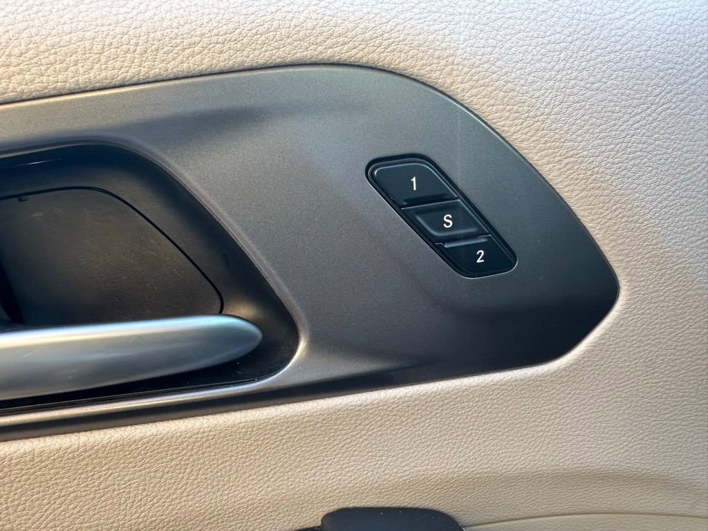 Used 2024 Chrysler Pacifica Touring-L image 30