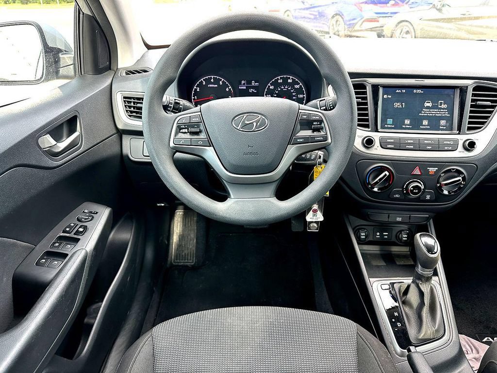 Used 2022 Hyundai Accent SEL w/ Cargo Package FWD image 22