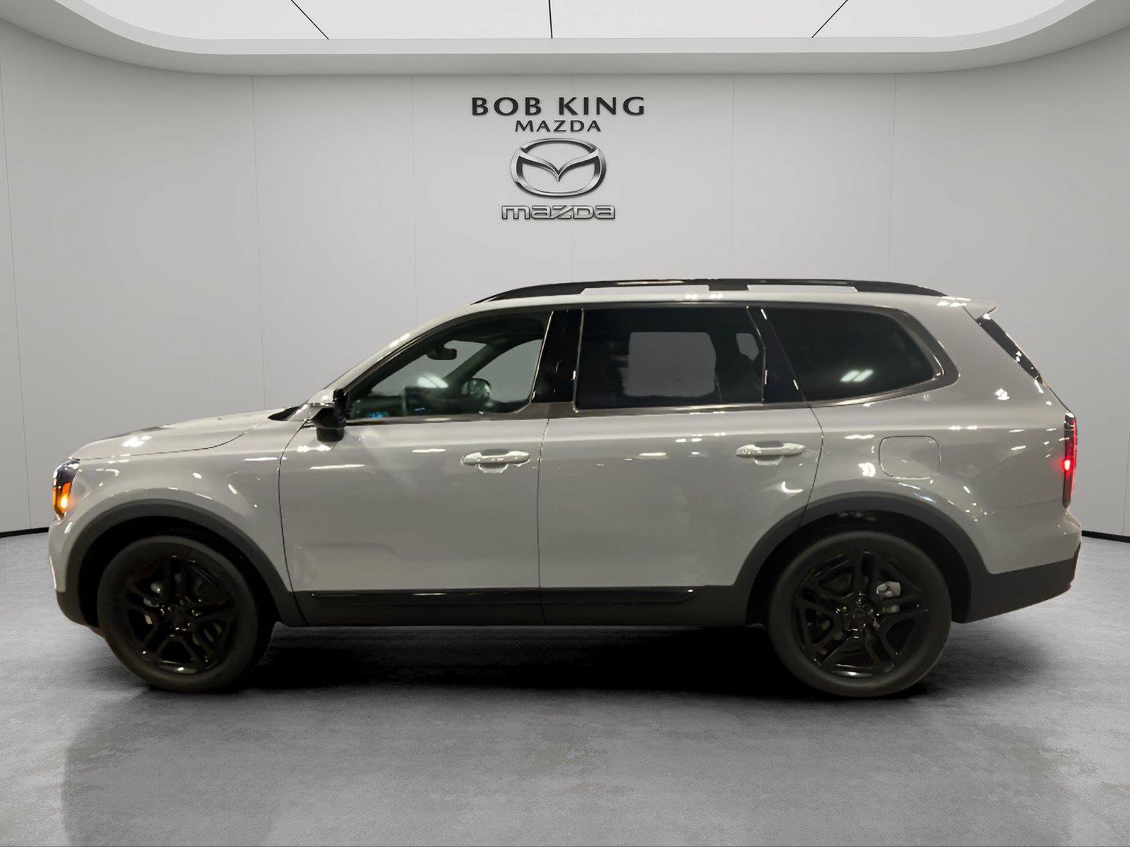 Used 2025 Kia Telluride SX Prestige X-Line AWD/4WD image 2