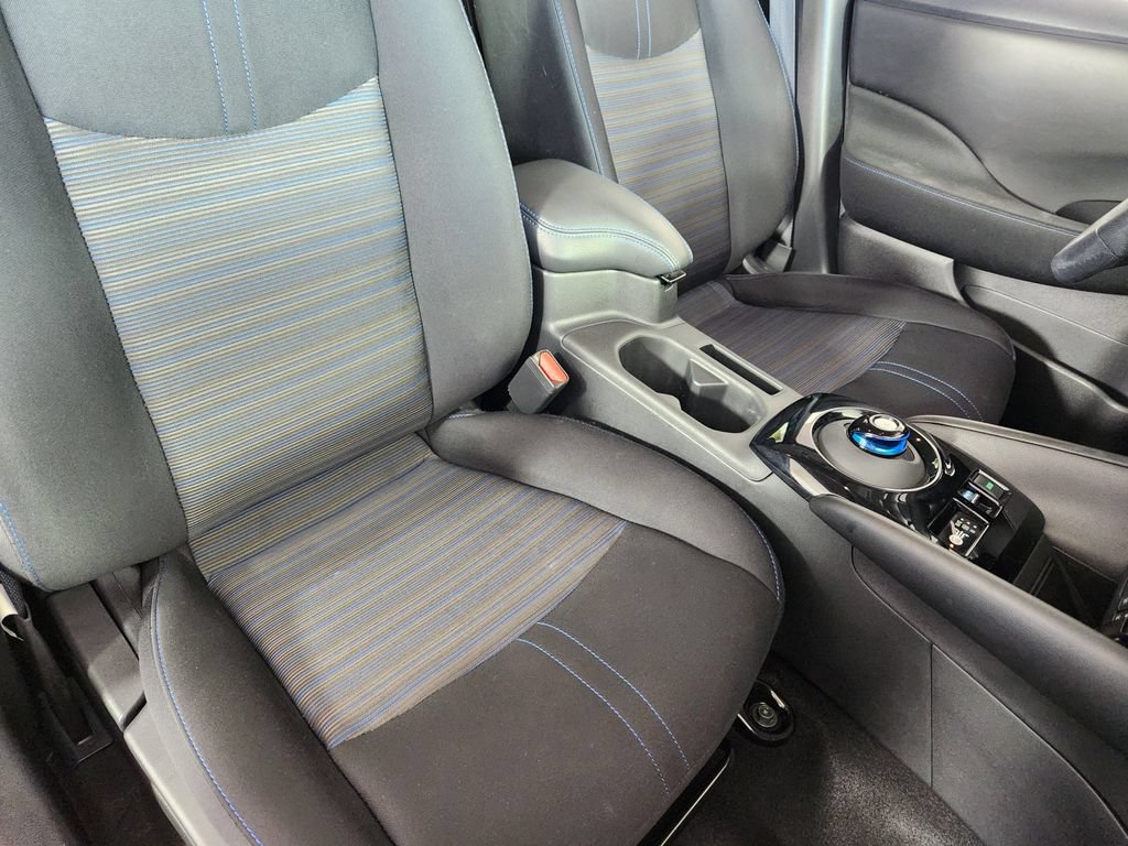 Used 2022 Nissan Leaf SV FWD image 11