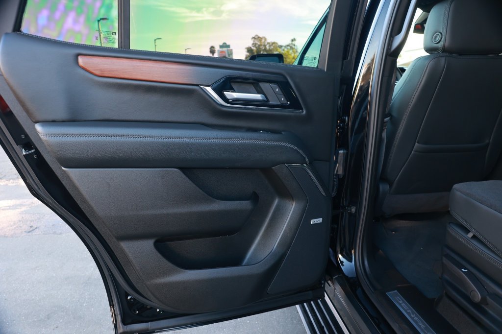 Used 2026 GMC Yukon Denali w/ Sun & Power Step Package AWD/4WD image 42