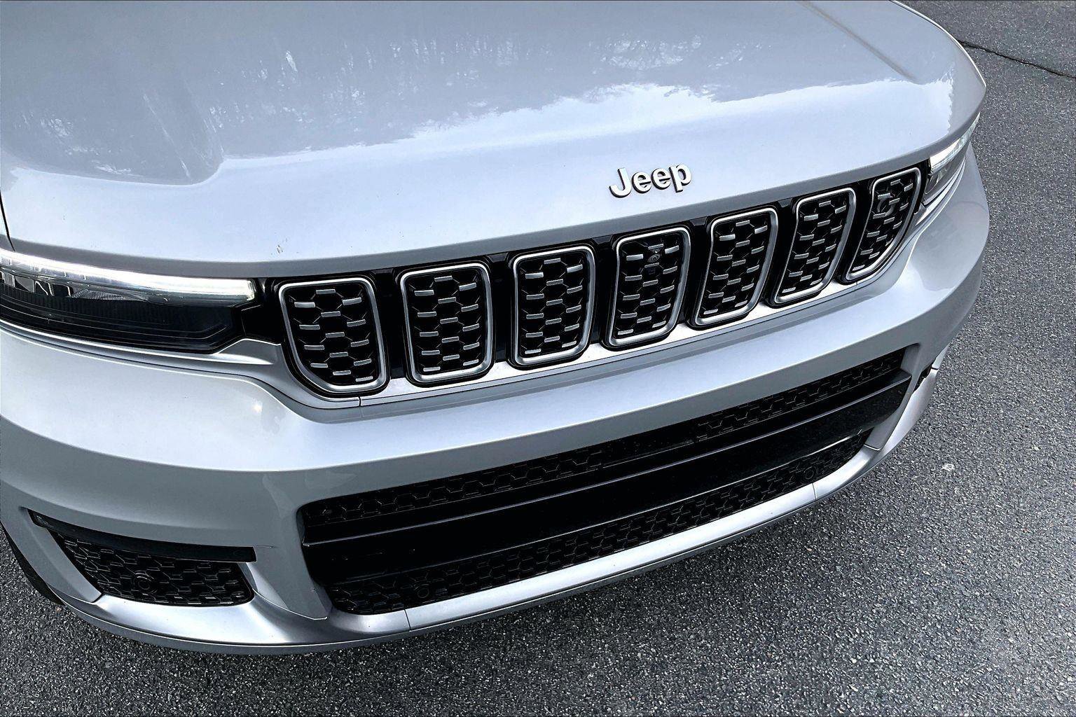 Used 2022 Jeep Grand Cherokee L Summit w/ Advanced Protech Group IV image 30