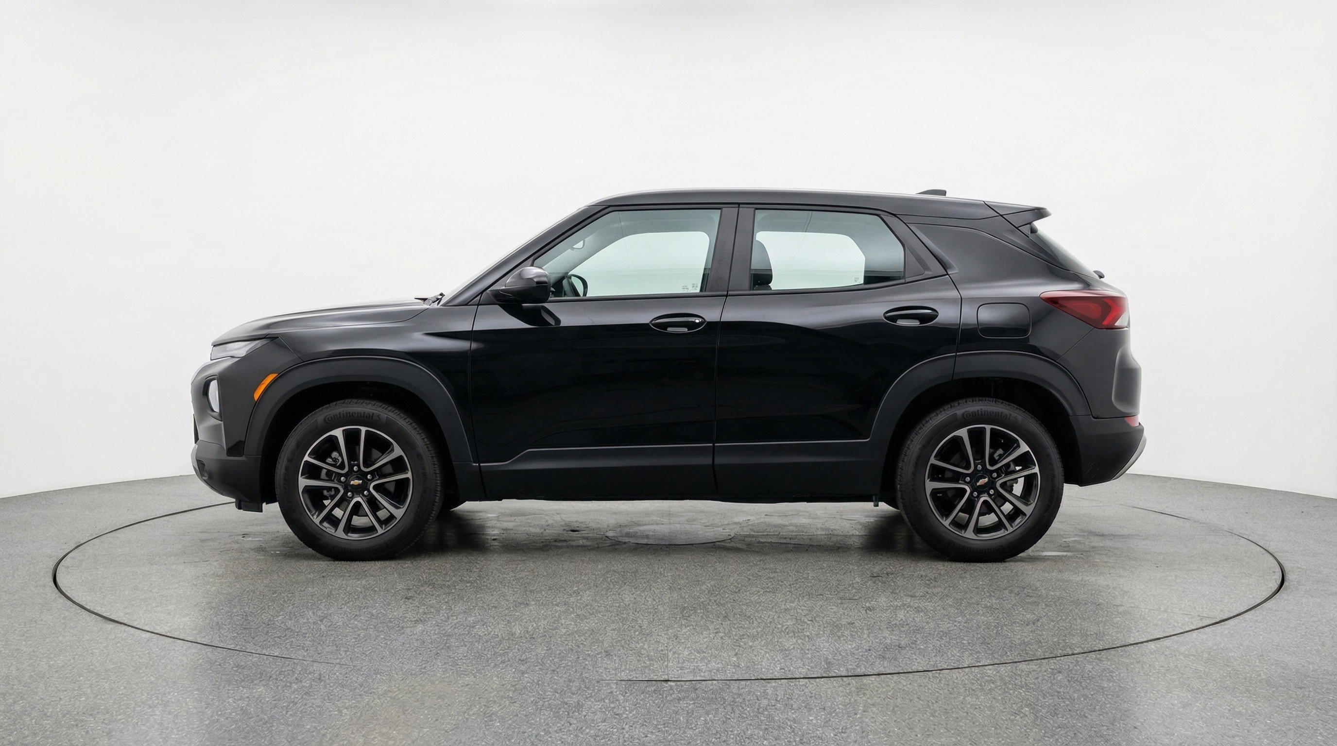 Used 2025 Chevrolet TrailBlazer LT w/ Driver Confidence Package AWD/4WD image 5