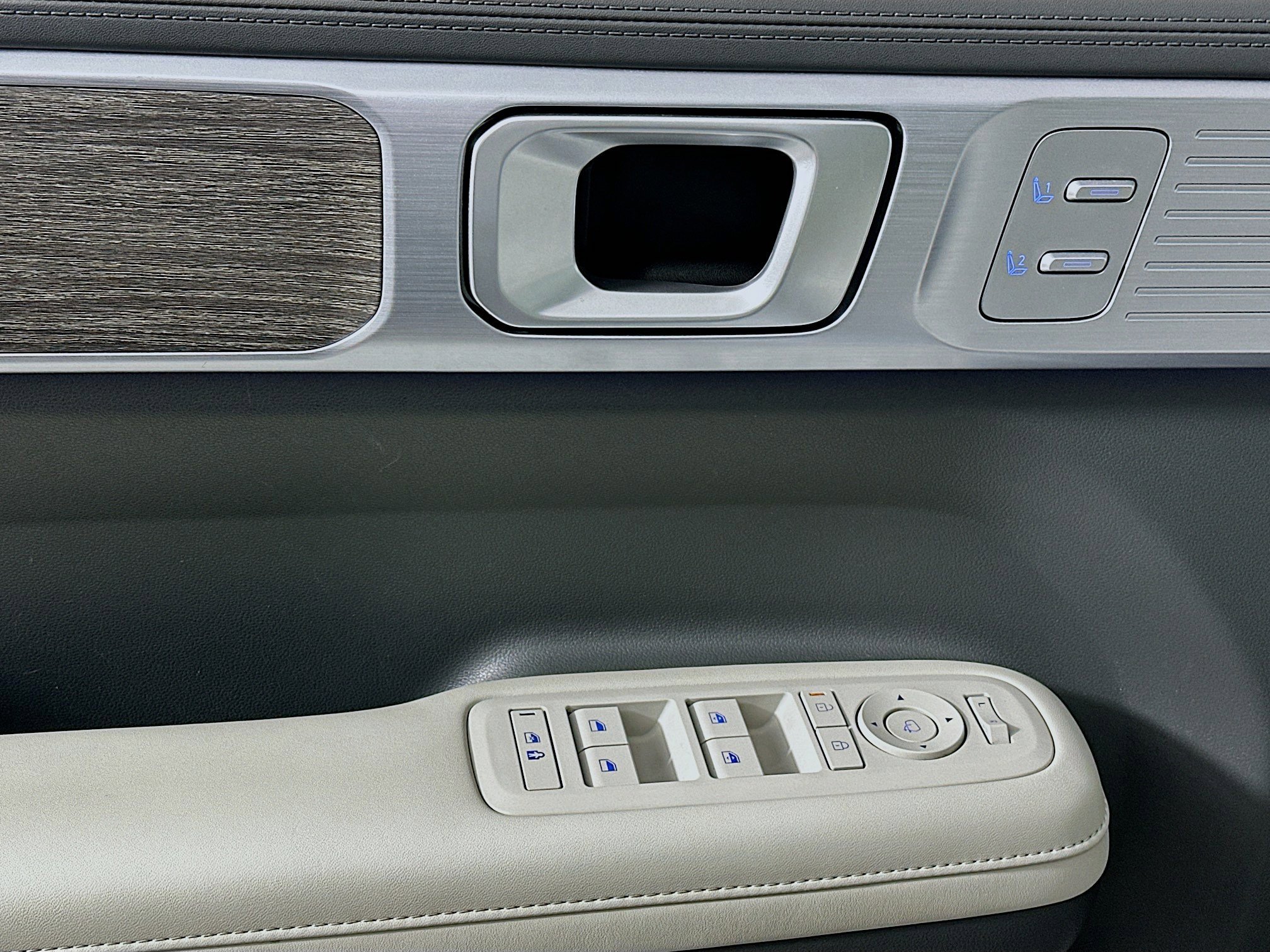 Used 2024 Hyundai Santa Fe Limited image 15