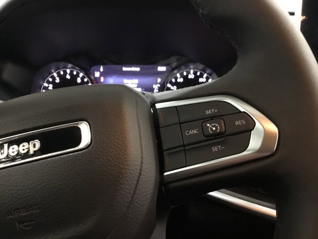 Used 2024 Jeep Compass Latitude image 39