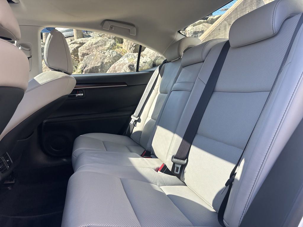 Used 2014 Lexus ES 350 w/ Luxury Package FWD image 21