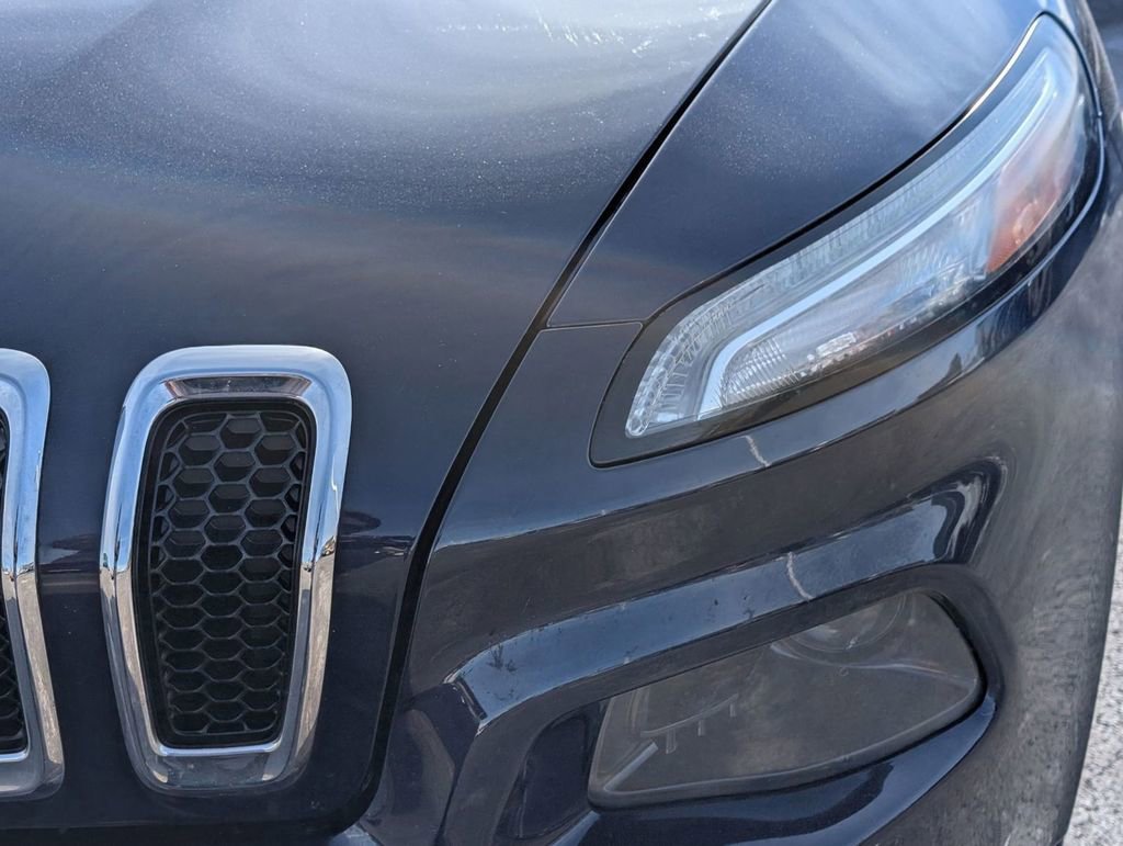 Used 2016 Jeep Cherokee Latitude w/ Cold Weather Group image 10