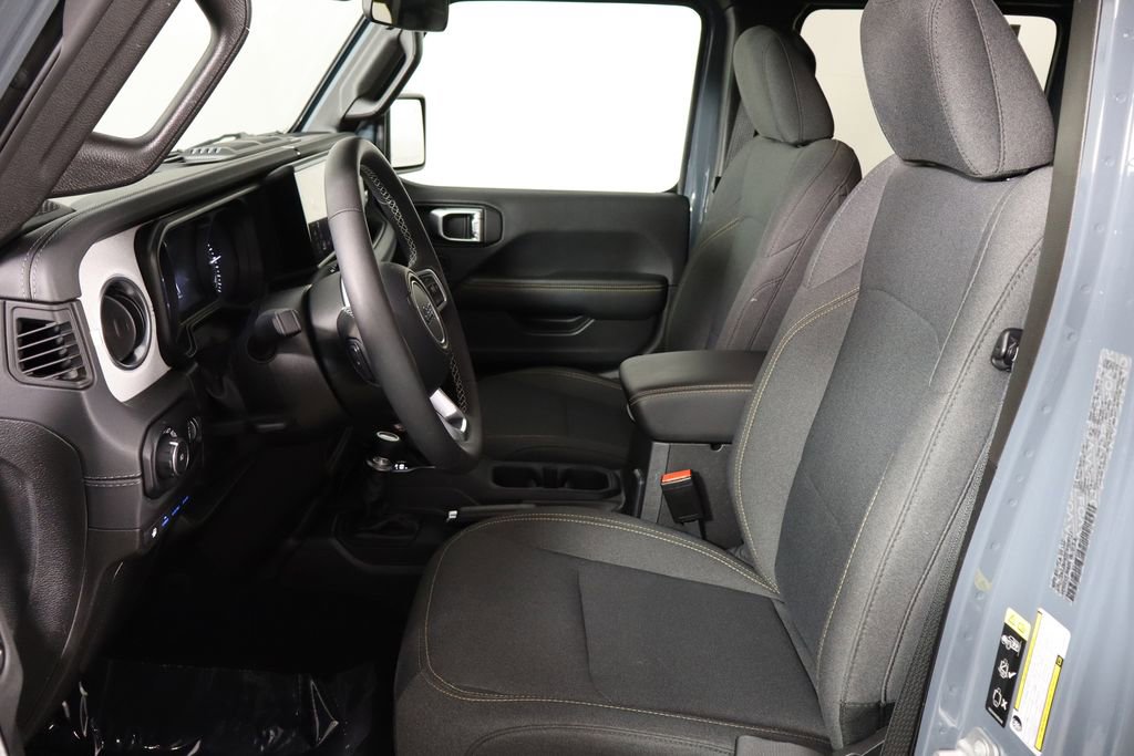 Used 2025 Jeep Wrangler Unlimited Sahara w/ Safety Group image 16