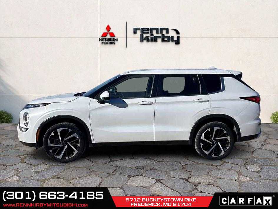 Used 2022 Mitsubishi Outlander SE image 3