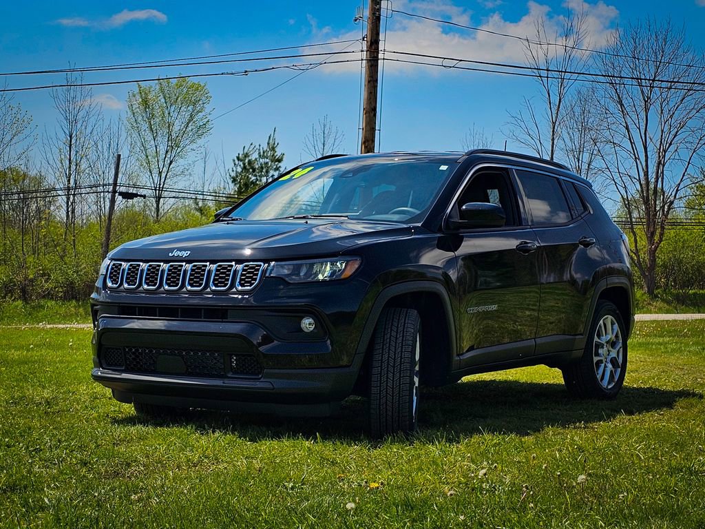 Used 2024 Jeep Compass Latitude AWD/4WD image 7