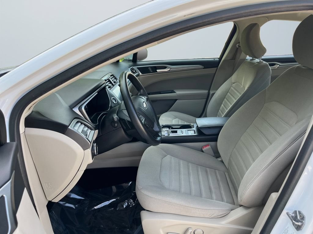 Used 2019 Ford Fusion SE FWD image 9
