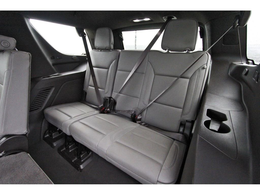 Used 2024 GMC Yukon SLT AWD/4WD image 13