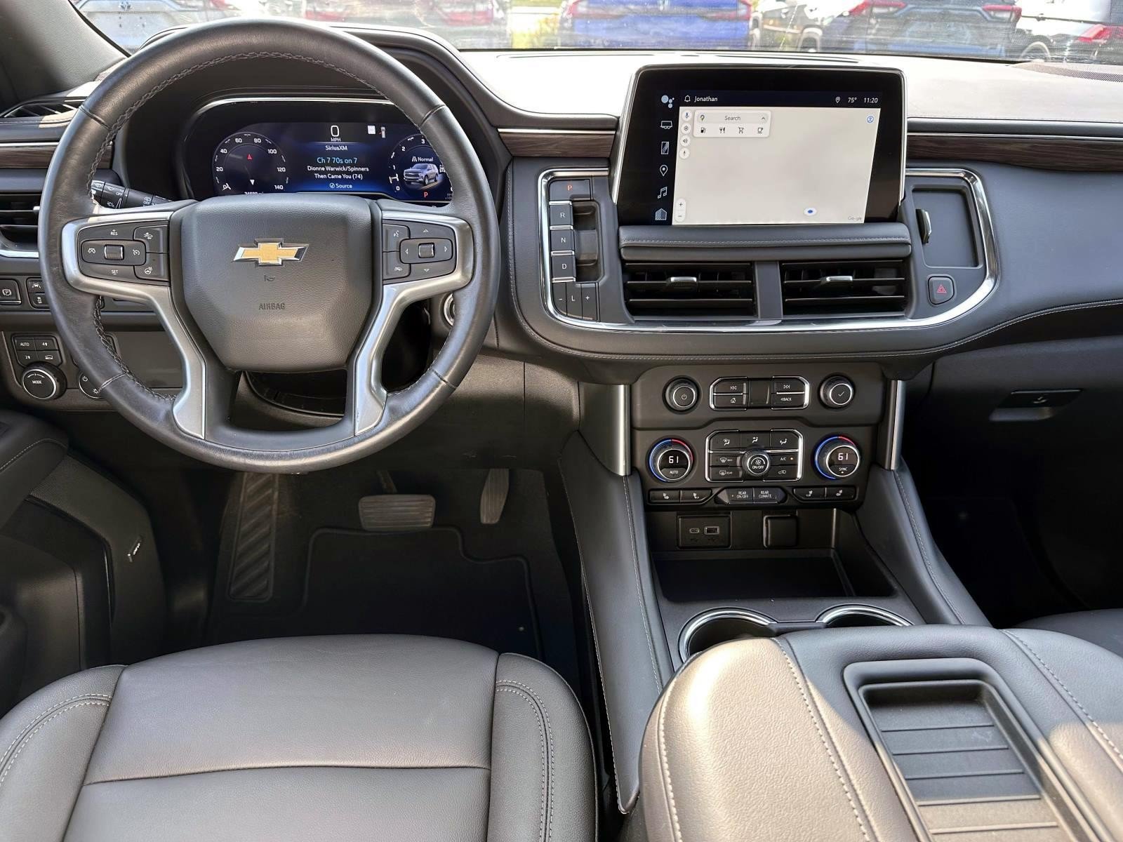 Used 2022 Chevrolet Suburban LT w/ Luxury Package AWD/4WD image 16
