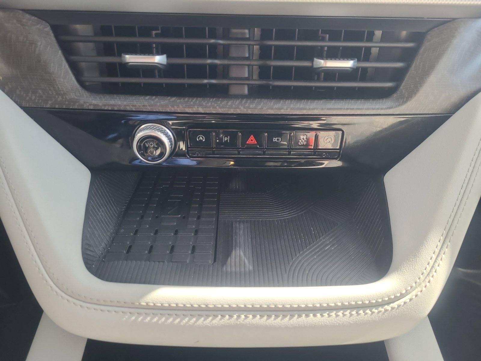 Certified 2025 Ford Explorer Platinum w/ Ultimate Package image 31