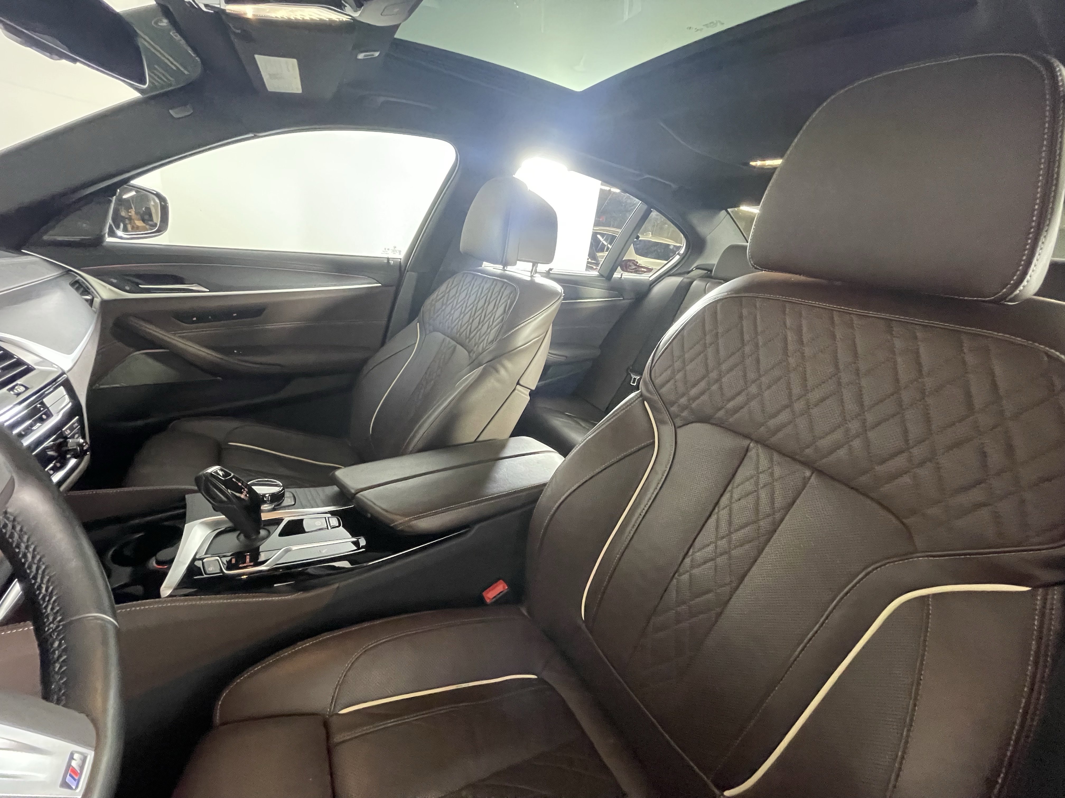 Certified 2022 BMW M550i xDrive w/ Dynamic Handling Package image 9