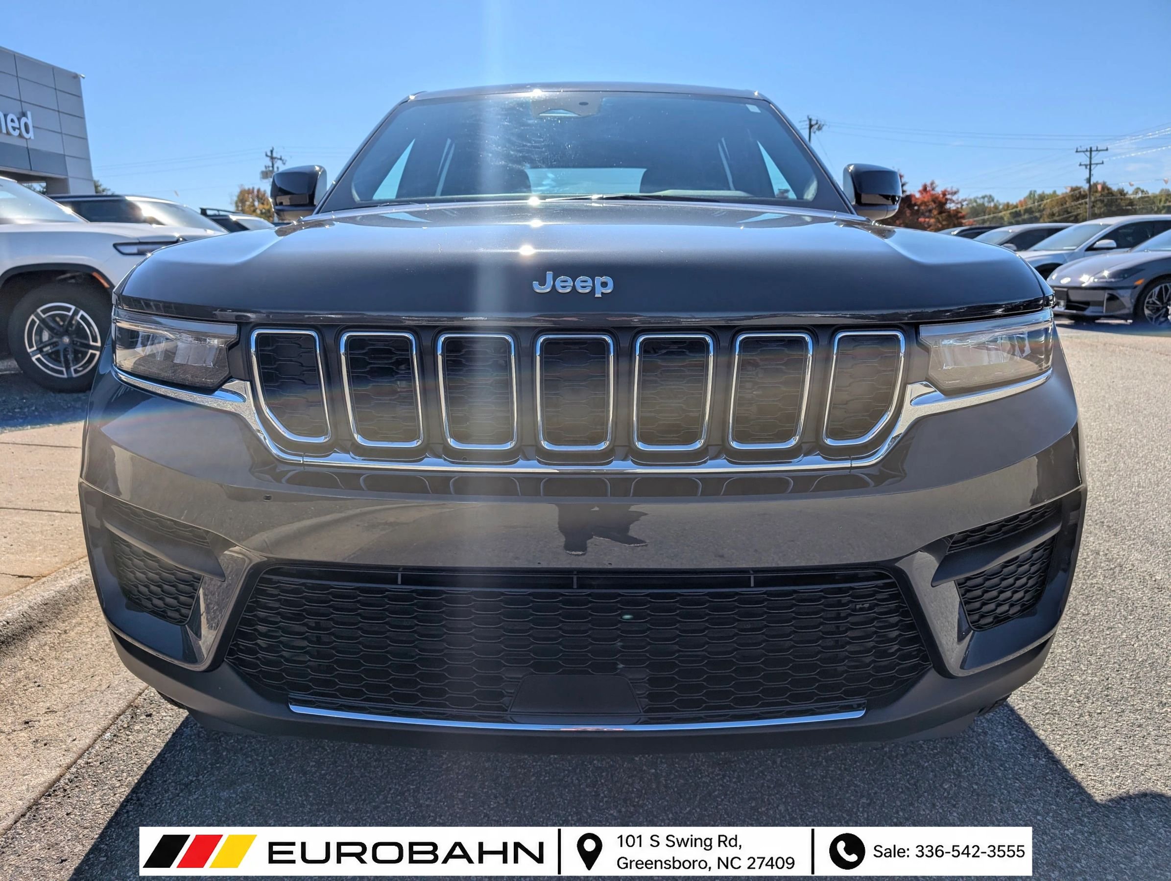 Used 2025 Jeep Grand Cherokee Laredo X AWD/4WD image 28