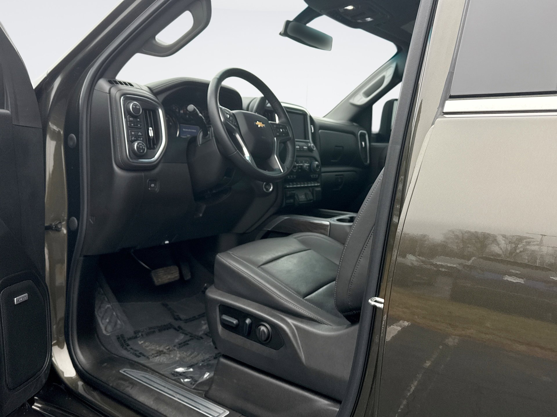 Used 2022 Chevrolet Silverado 2500 LTZ w/ LTZ Plus Package AWD/4WD image 10