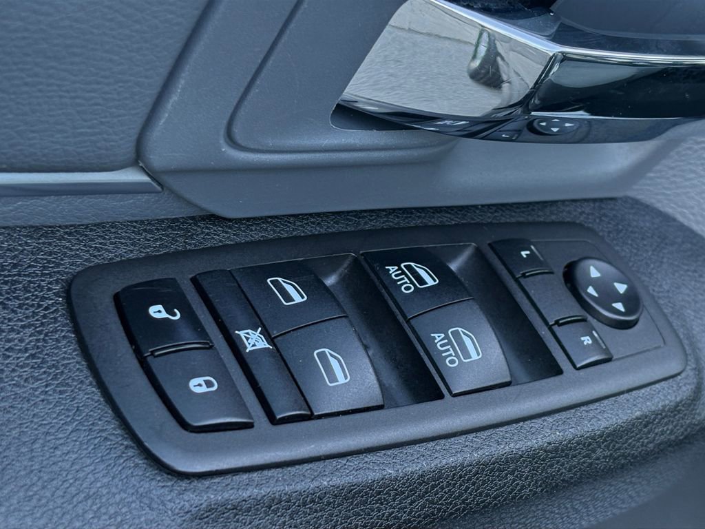 Used 2024 RAM 1500 Classic SLT image 9