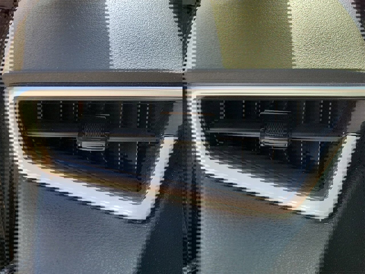 Used 2024 Toyota Corolla LE image 30