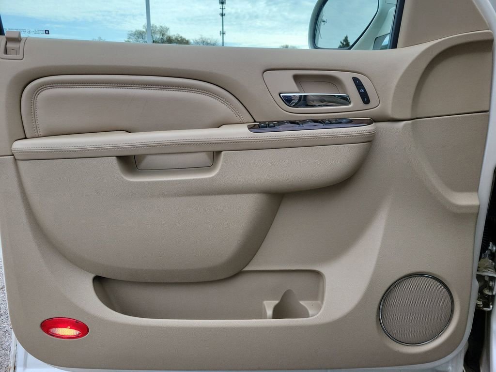 Used 2011 Cadillac Escalade Luxury AWD/4WD image 19