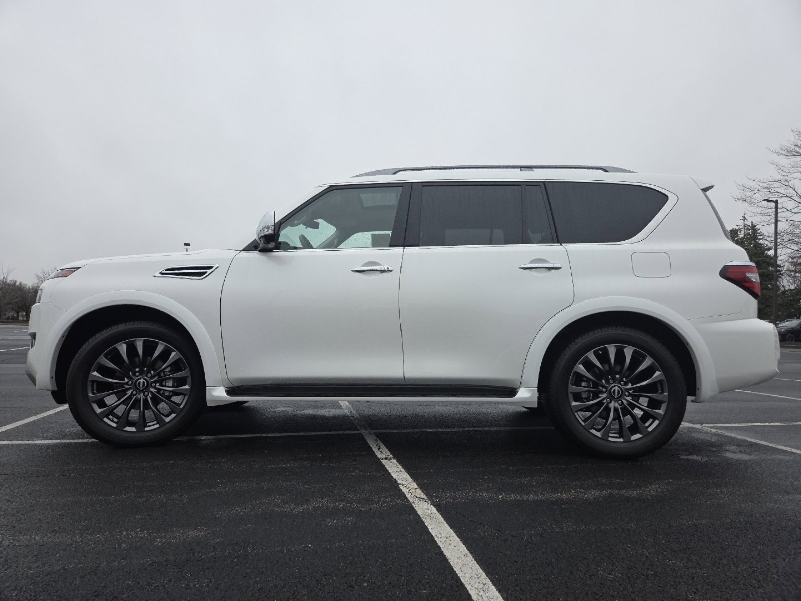 Used 2023 Nissan Armada Platinum image 17