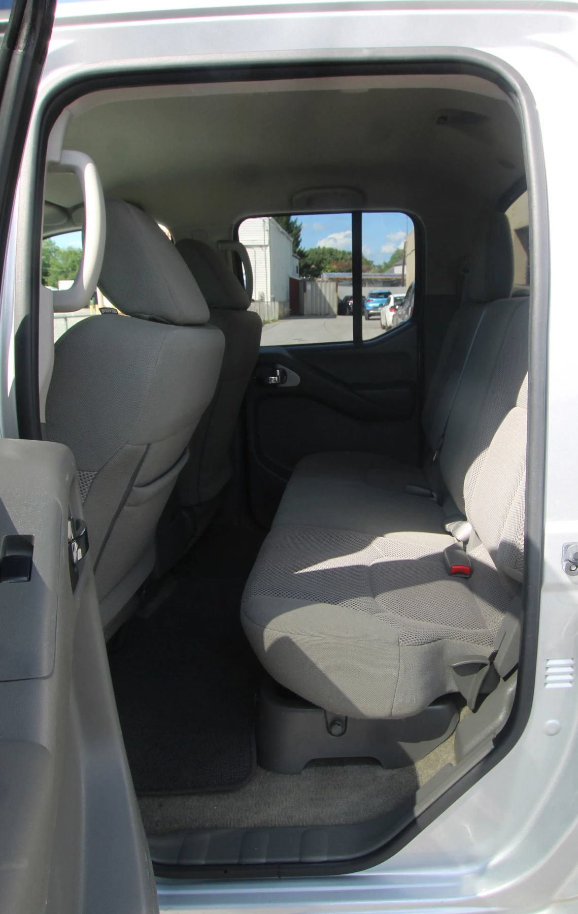 Used 2018 Nissan Frontier SV AWD/4WD image 11