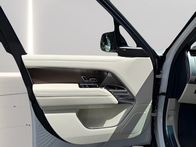 Certified 2025 Land Rover Range Rover SE AWD/4WD image 30