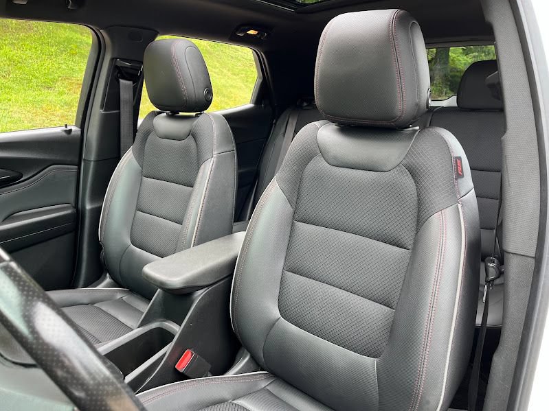 Used 2021 Chevrolet TrailBlazer RS w/ Sun and Liftgate Package AWD/4WD image 9