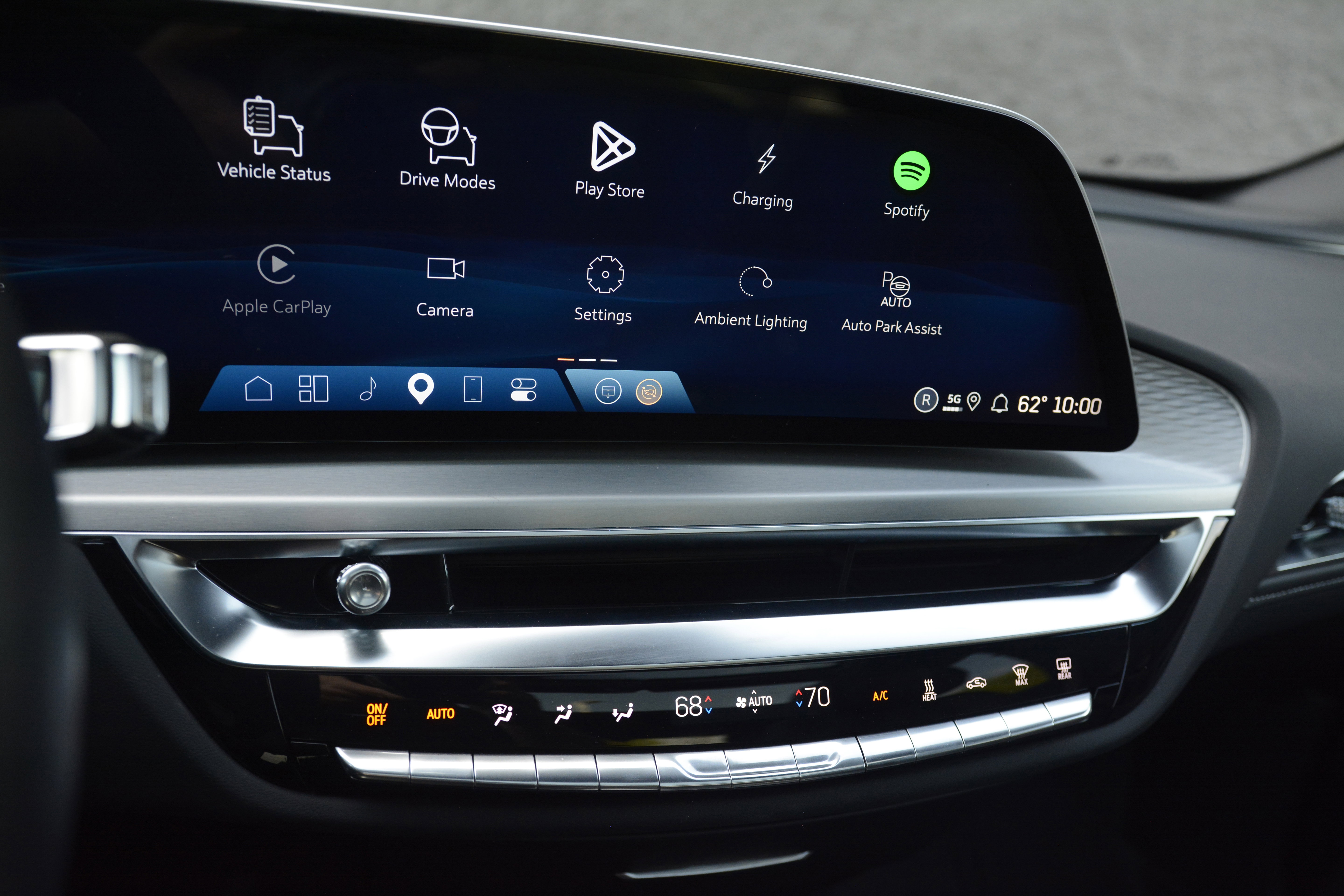 Used 2025 Cadillac Lyriq Sport w/ LPO, Floor Liner Package image 20