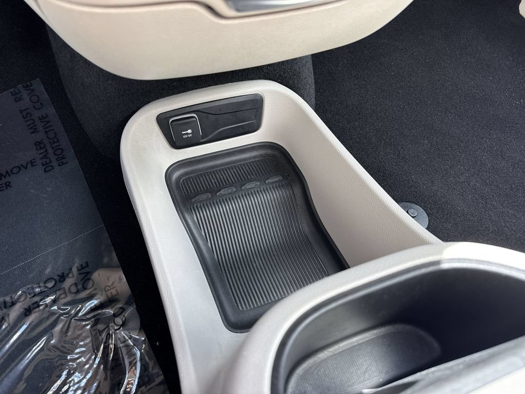 Used 2024 Chrysler Pacifica Touring-L FWD image 52